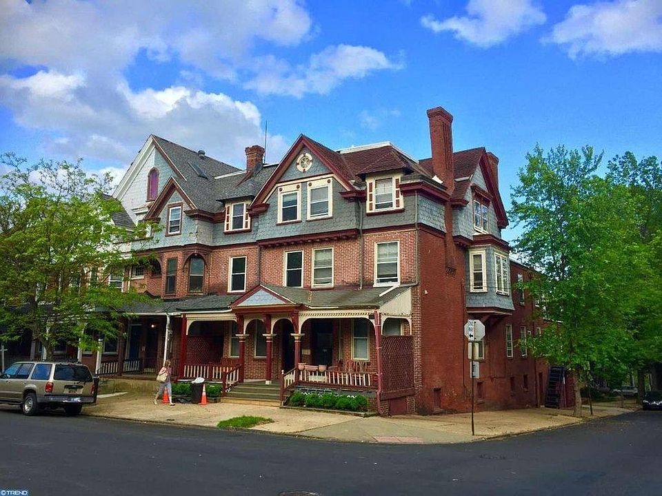 1st image of 802 N Van Buren St