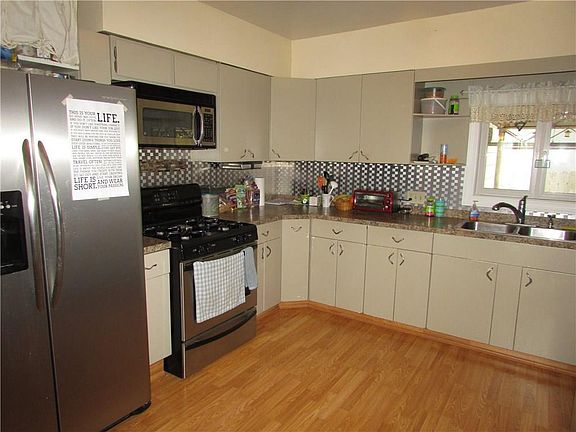 3rd image of 721 Avenue F