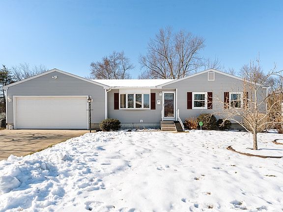 2nd image of 91 Knollwood Cir