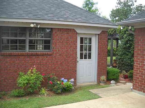 2nd image of 1305 Oakwood Ln