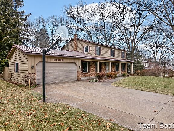 3rd image of 6889 Woodbrook Dr SE