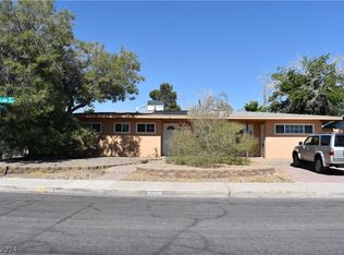 1001 Silver Lake Dr, Las Vegas, NV 89108
