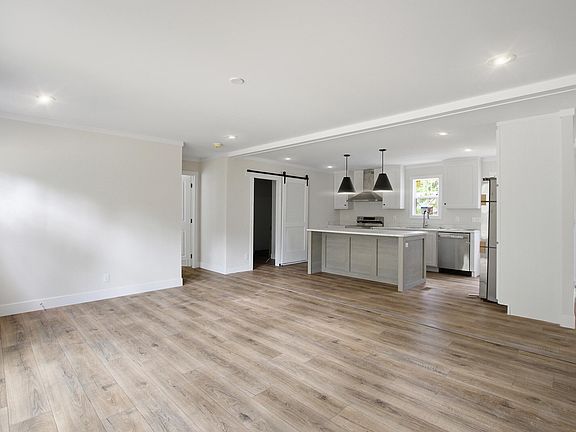 4th image of 111 Amber Rd