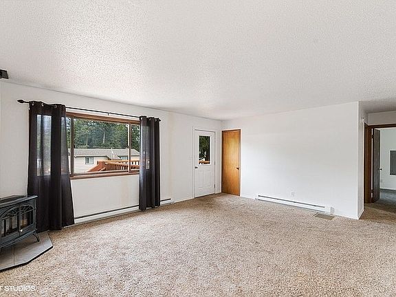 5th image of 587 Dome Mountain Ave