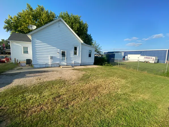 1215 1/2 E Cherry St, Vermillion, SD 57069