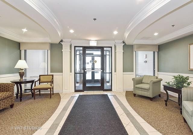 2nd image of 2335 W Belle Plaine Ave APT 503