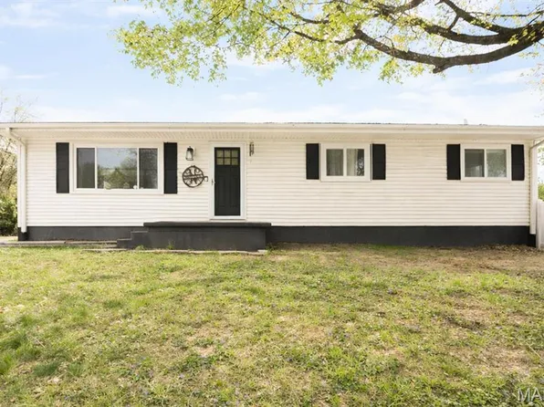 111 Cedar Ln, Glen Carbon, IL 62034