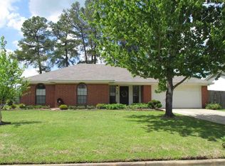 5 Autumn Cir, Wake Village, TX 75501