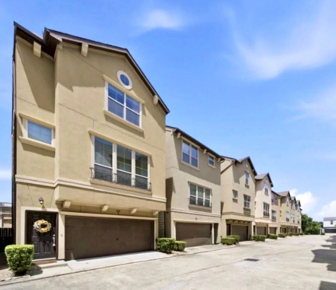 2 bed, 2.5 bath, 1899 sqft, $2,300 — Photo 3