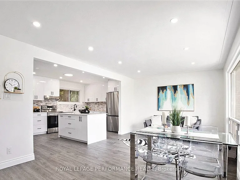 33 Majestic Dr — Photo 3
