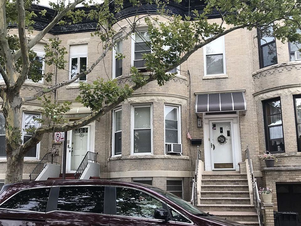 1st image of 215 Bay 13th St