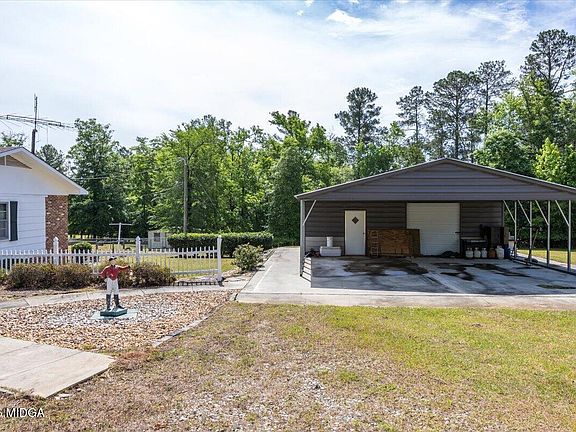 2nd image of 409 Buck Rd