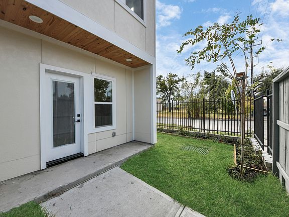 3rd image of 3106 Arlington St #A