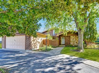 373 River Edge Dr, Romeoville, IL 60446