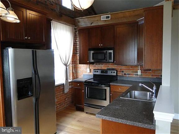 2nd image of 19 E Broad St Unit A-6