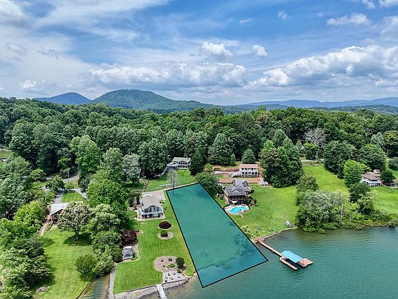 2nd image of 7 Woods Landing Dr