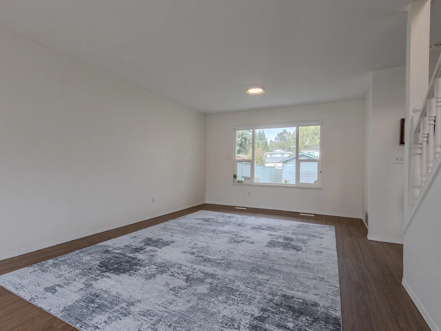 4 bed, 2400 sqft, $4,100 — Photo 4