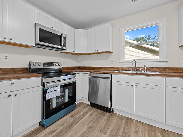 1005 E Russell Ave — Photo 20