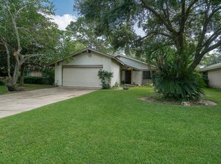 16803 Hibiscus Ln, Friendswood, TX 77546