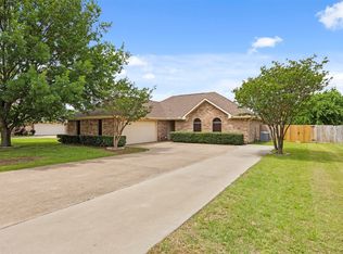 225 Cobblestone Cir, Red Oak, TX 75154
