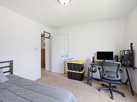 5th image of 230 Yaupon Dr