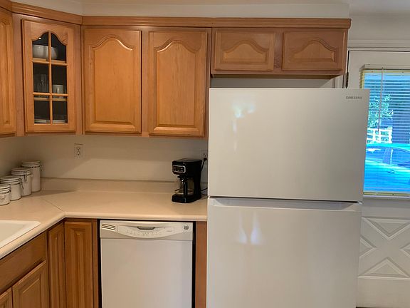 4th image of 3-160 Jackson St #3