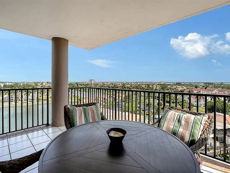 Bahia Del Mar Cir — Photo 30