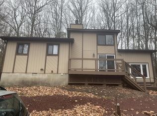 1098 Woodhaven Dr, White Haven, PA 18661