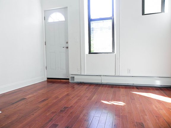 3rd image of 808 Macon St APT 1L