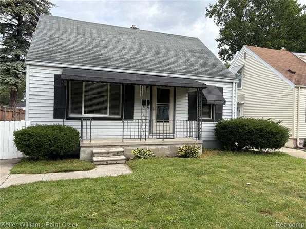 20901 Bon Heur St, Saint Clair Shores, MI 48081