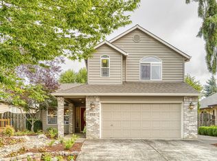 737 SW 25th St, Troutdale, OR 97060