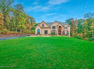 116 Windsor Way, Roaring Brook Township, PA 18444