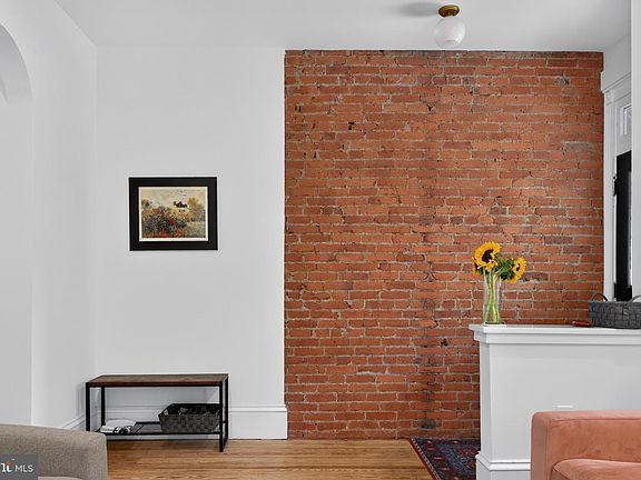5th image of 225 Elm St