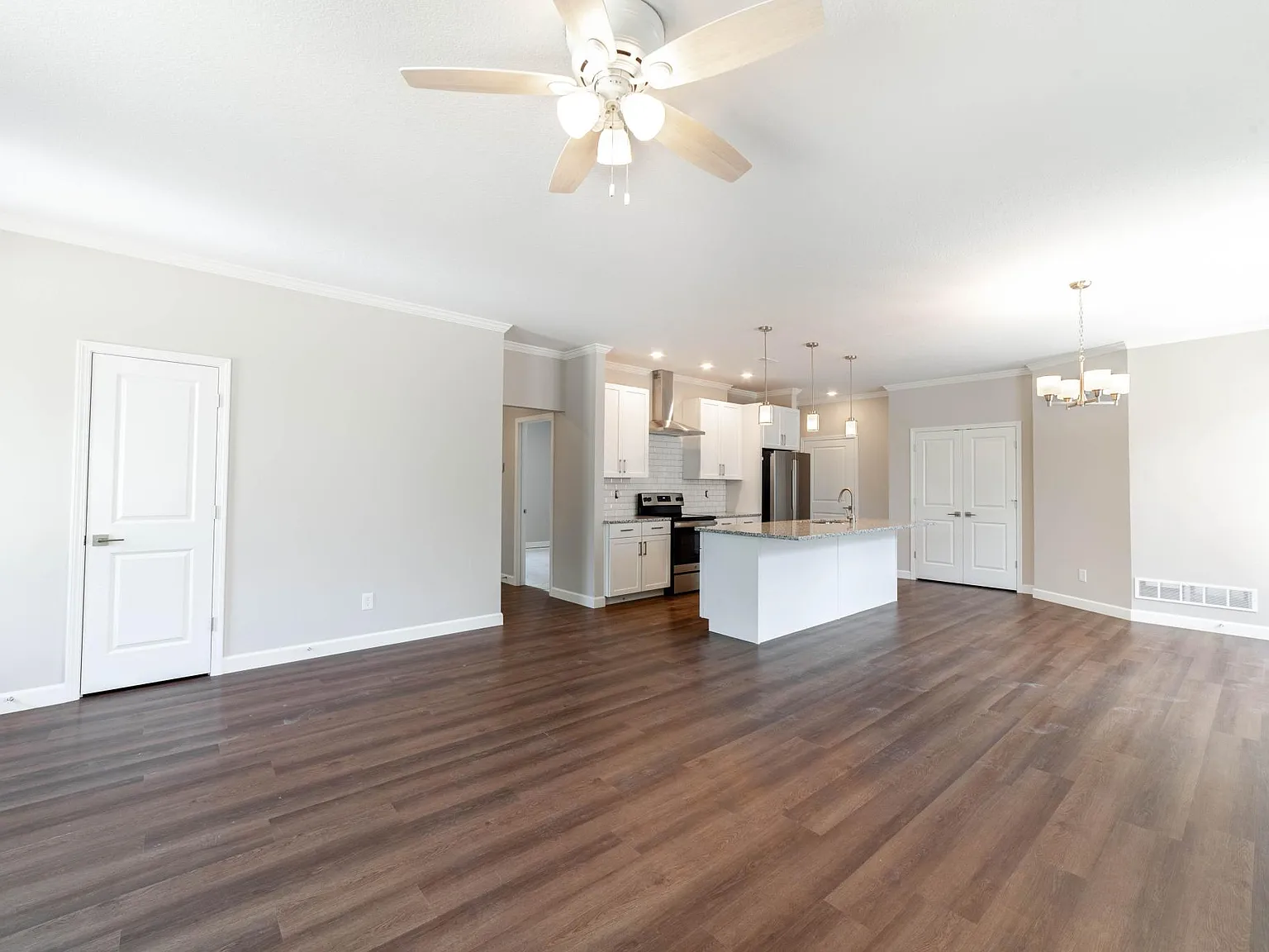 200 W Green Meadows Rd — Photo 2