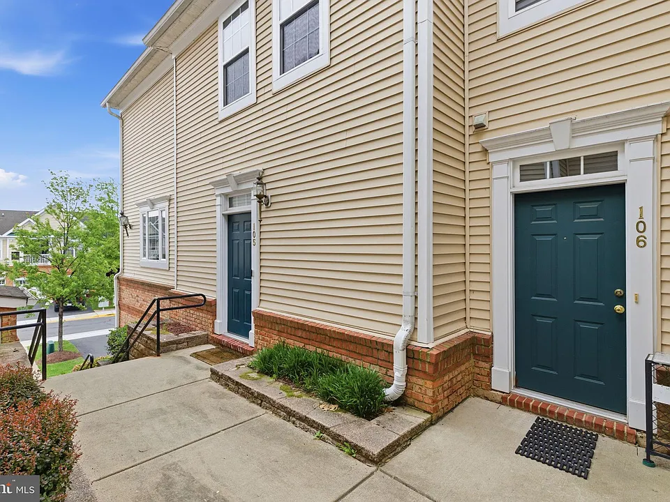 43905 Hickory Corner Ter #105
