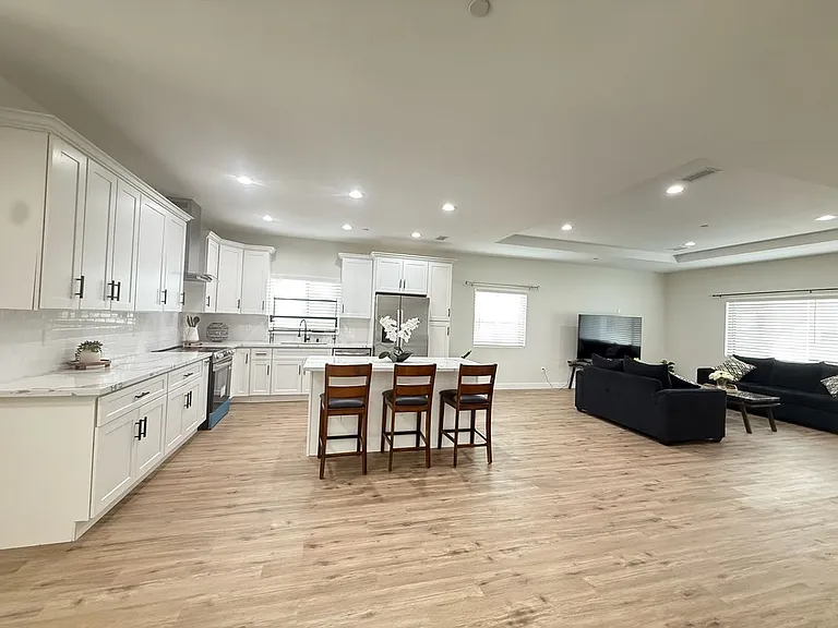 9019 Evelyn Ave — Photo 8