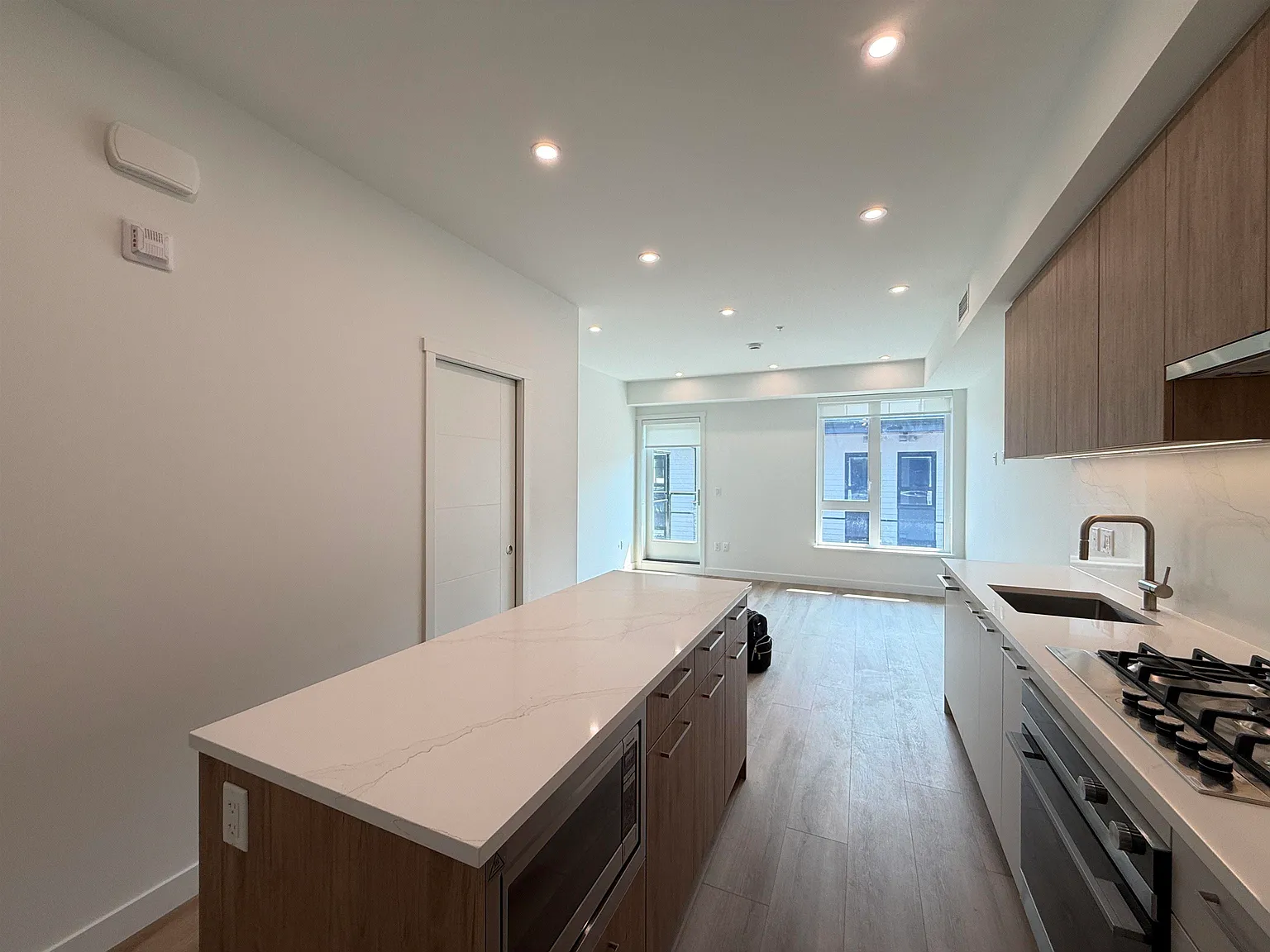 3 bed, 1400 sqft, $3,500 — Photo 4