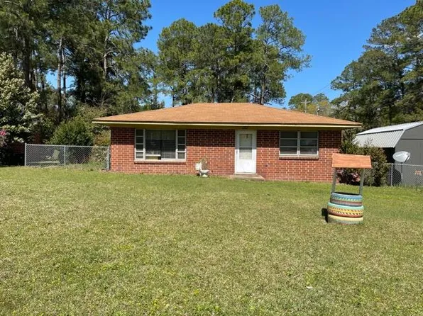 909 E 8th St, Tifton, GA 31794