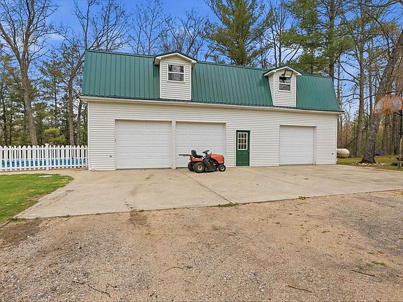 2nd image of 4375 W Haskell Lake Rd