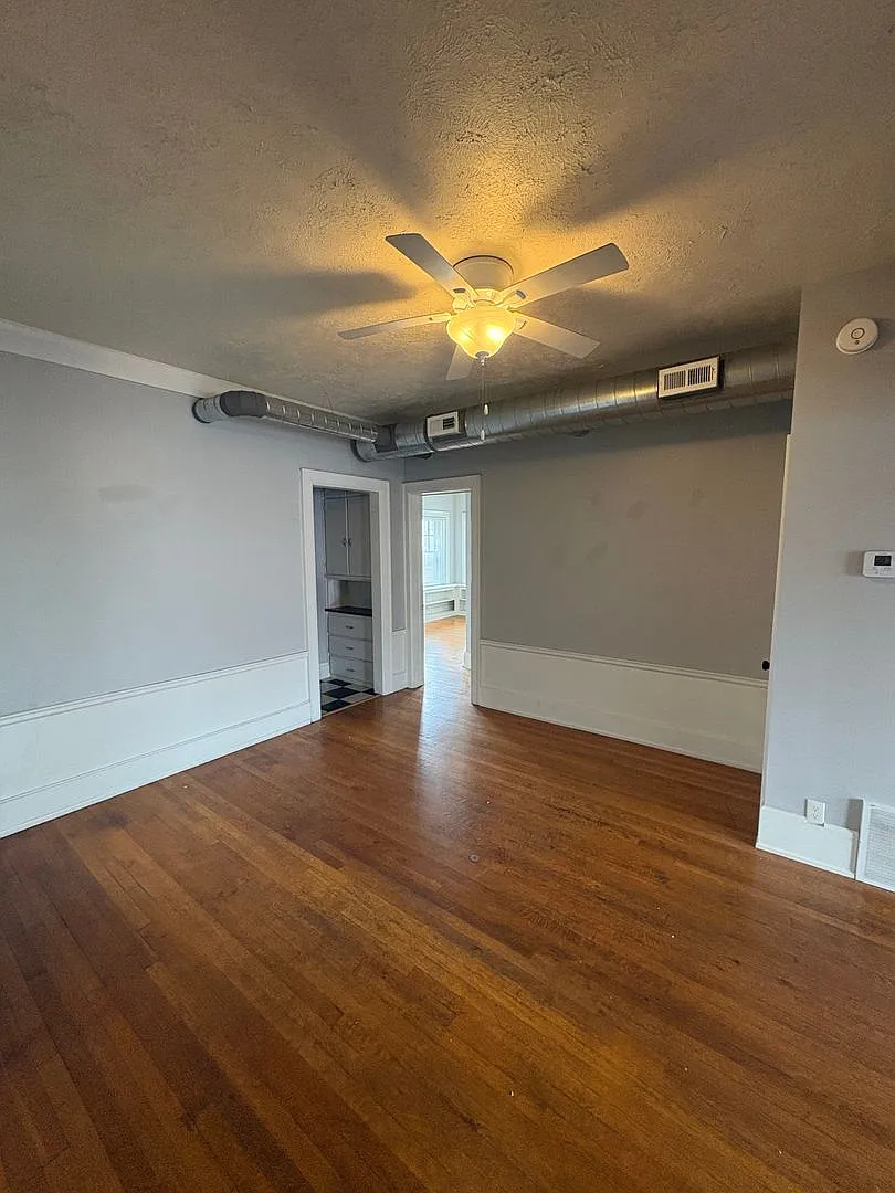 Colbert Apartments (3871 Farnam St.) — Photo 2