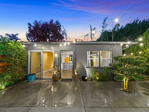 4th image of 2250 S Carmelina Ave #1/2