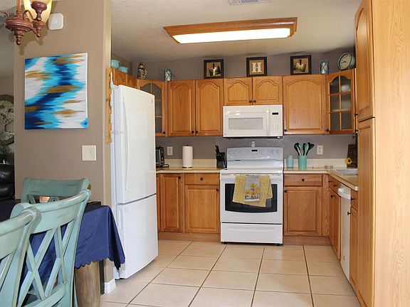 4th image of 861 SW Dalton Ave