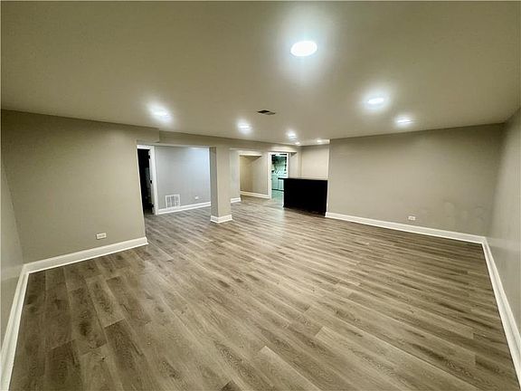 3rd image of 141 Warren Ave