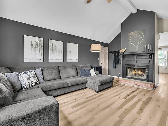 5th image of 596 Cory Dr