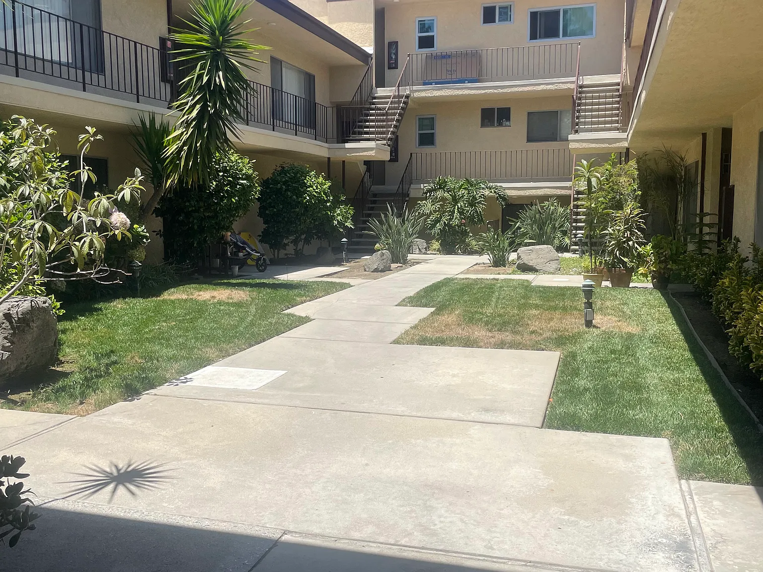 2 bed, 1100 sqft, $2,650 — Photo 3