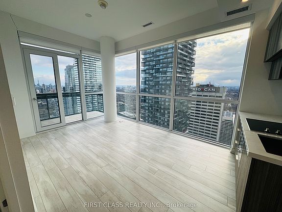 5th image of 39 Roehampton Ave #3905