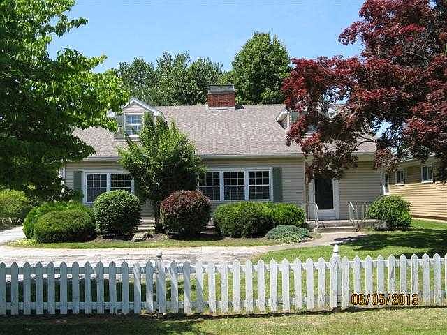 1st image of 2456 Buckland Ave