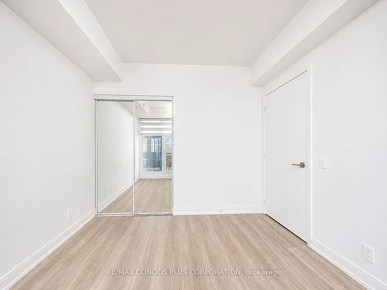 181 Dundas St E #2215 — Photo 14