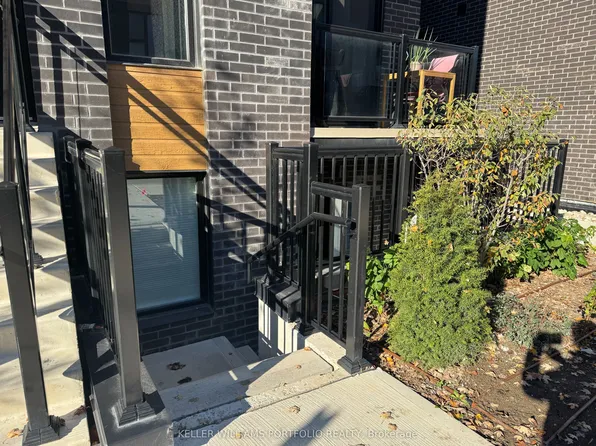172 Clonmore Dr #20, Toronto, ON M1N 0B9