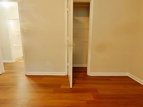 5th image of 3403 Martin Ave